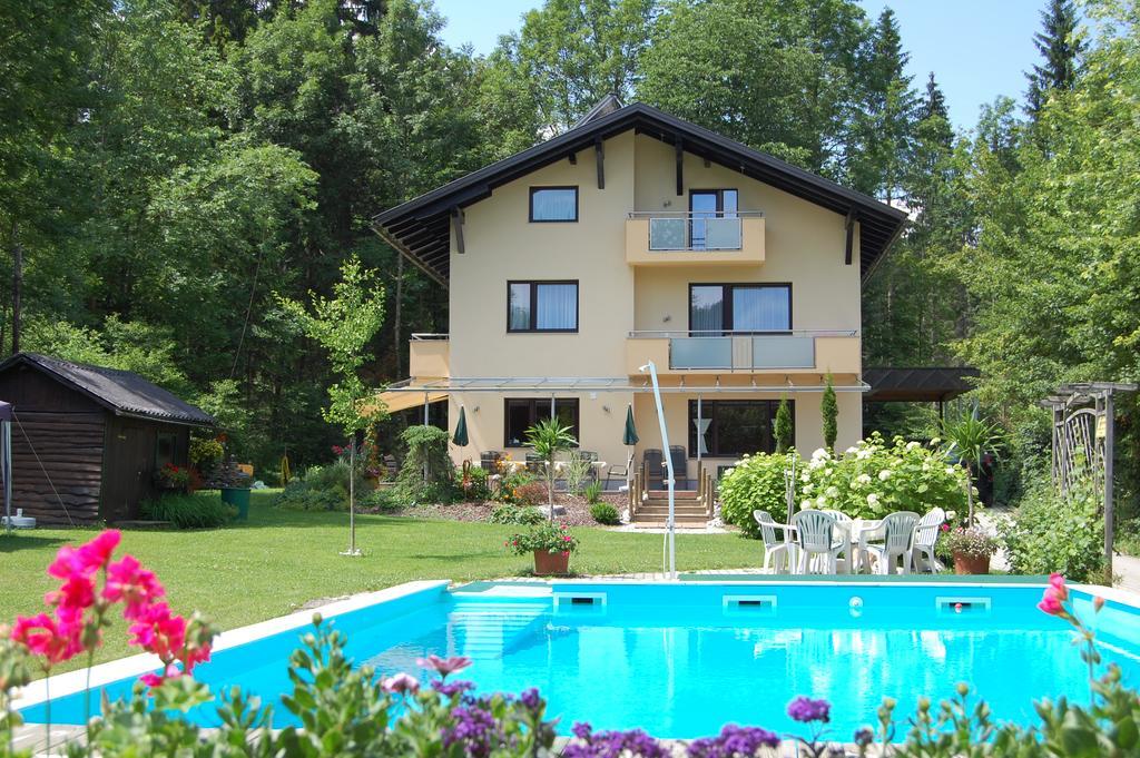 Haus Am Wald Lägenhet Faak am See Exteriör bild